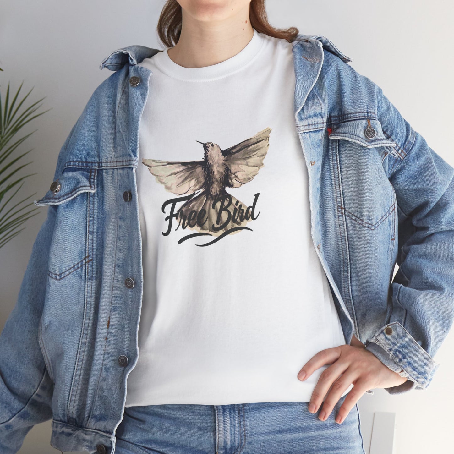 Unisex T-Shirt „Free Bird Sparrow“ – Künstlerisches Vogelmotiv in Wasserfarben