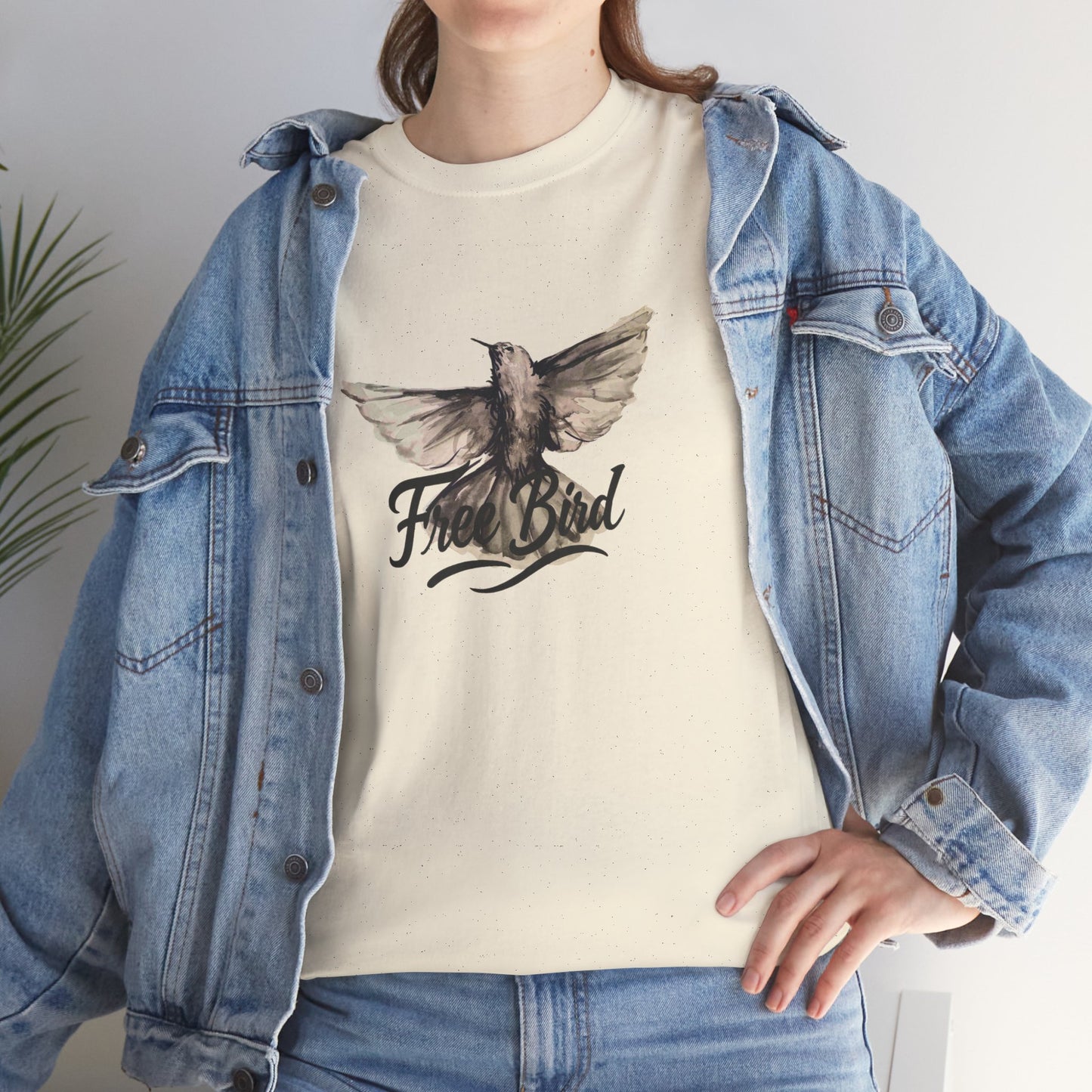 Unisex T-Shirt „Free Bird Sparrow“ – Künstlerisches Vogelmotiv in Wasserfarben
