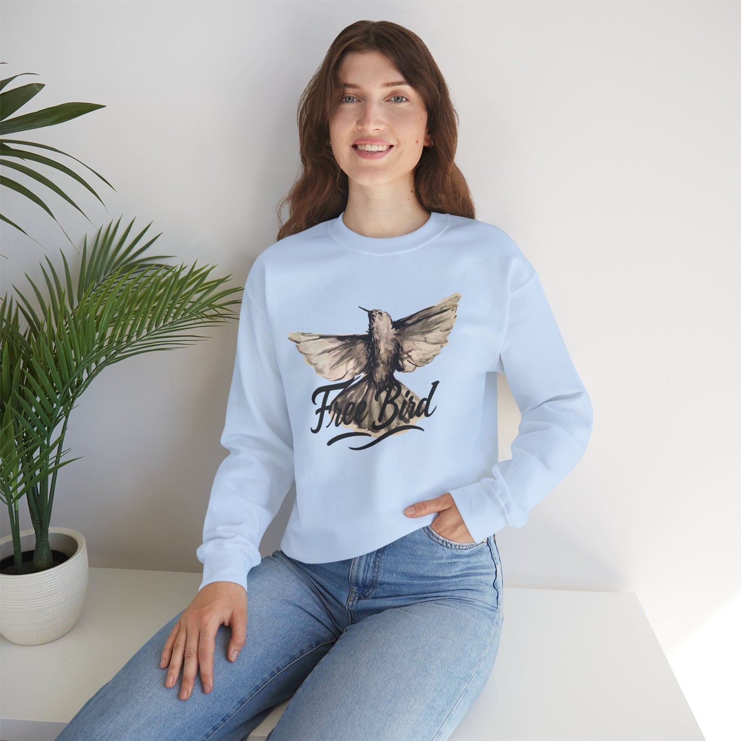 Unisex Crewneck Sweatshirt „Free Bird Sparrow“ – Künstlerisches Wasserfarben-Vogelmotiv